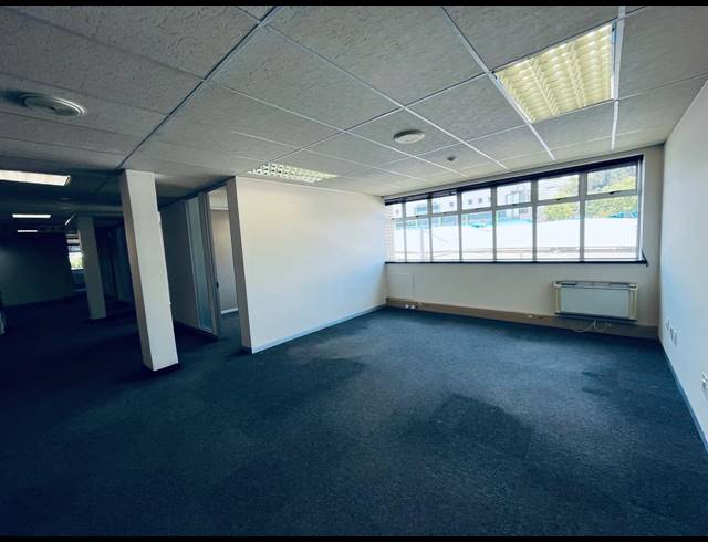 1,300M² OFFICE TO LET IN RANDJESPARK